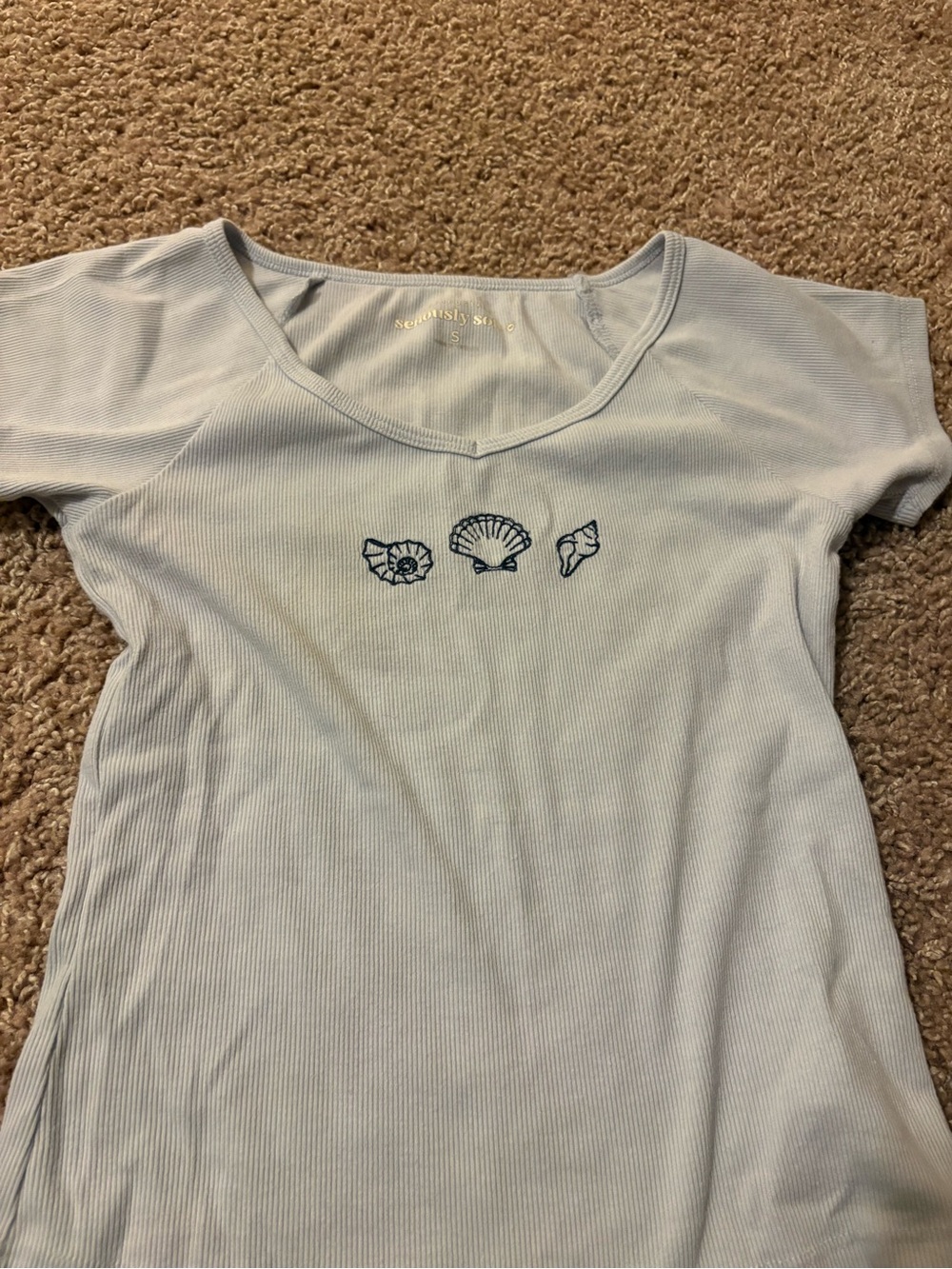 Aéropostale Seriously Soft Seashells Cropped V-Neck Tee light blue Small